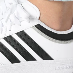 Baskets adidas Hoops 4.0 Blanc / Noir JI3471 https://chb7.com original Algerie DZ