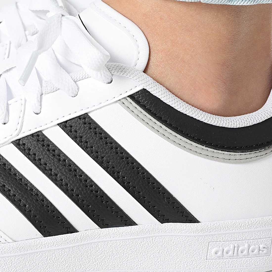 Baskets adidas Hoops 4.0 Blanc / Noir JI3471 https://chb7.com original Algerie DZ Baskets adidas Hoops 4.0 Blanc / Noir JI3471 https://chb7.com original Algerie DZ