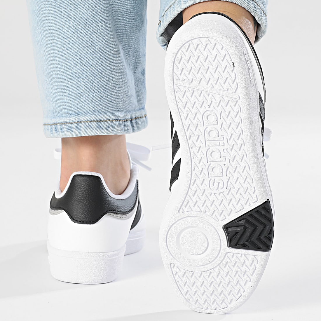 Baskets adidas Hoops 4.0 Blanc / Noir JI3471 https://chb7.com original Algerie DZ Baskets adidas Hoops 4.0 Blanc / Noir JI3471 https://chb7.com original Algerie DZ