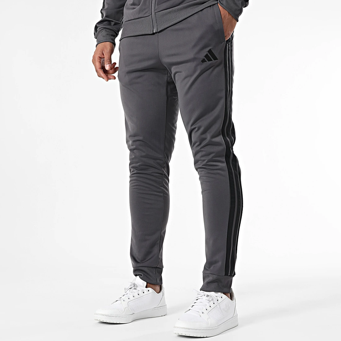 Survêtement adidas 3 Stripes Gris Anthracite JI8856 https://chb7.com original Algerie DZ Survêtement adidas 3 Stripes Gris Anthracite JI8856 https://chb7.com original Algerie DZ